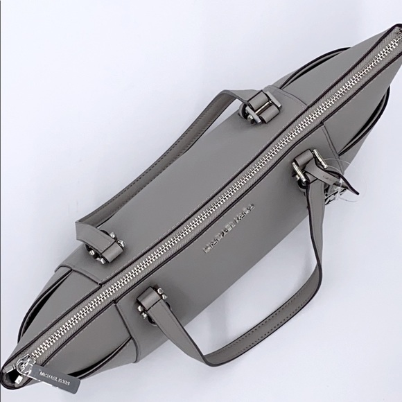 MICHAEL KORS CHARLOTTE LARGE TZ TOTE PEARL GREY - Picture 12 of 16